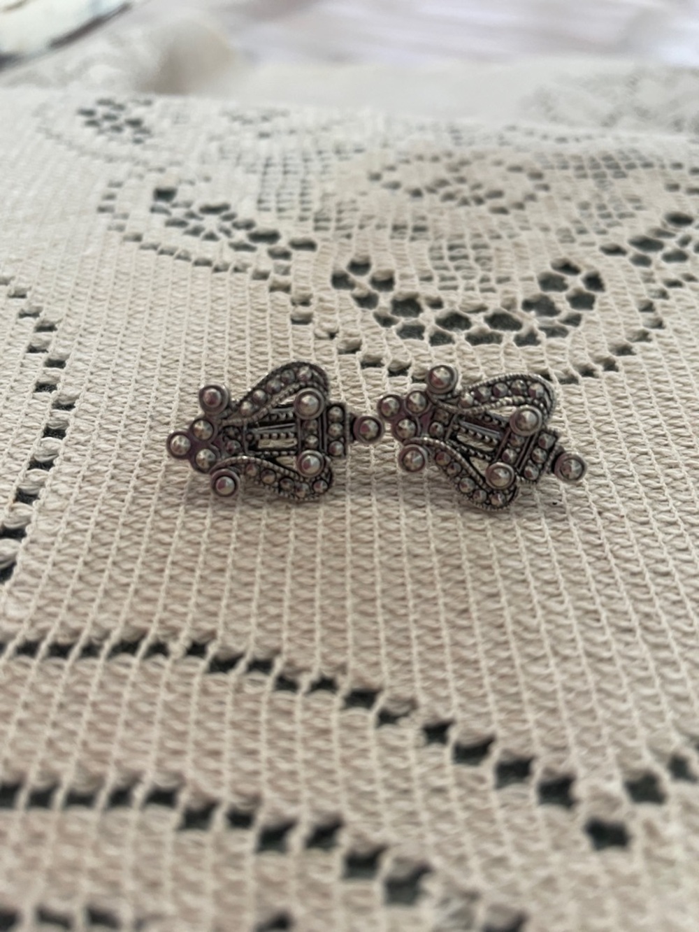 Avon silver harp clip on earrings early 90’s